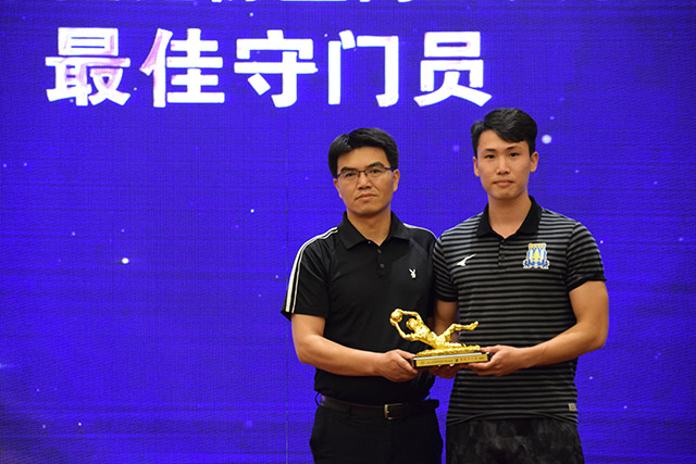 拜仁上半场3-0领先莱比锡，迪亚斯表现出色